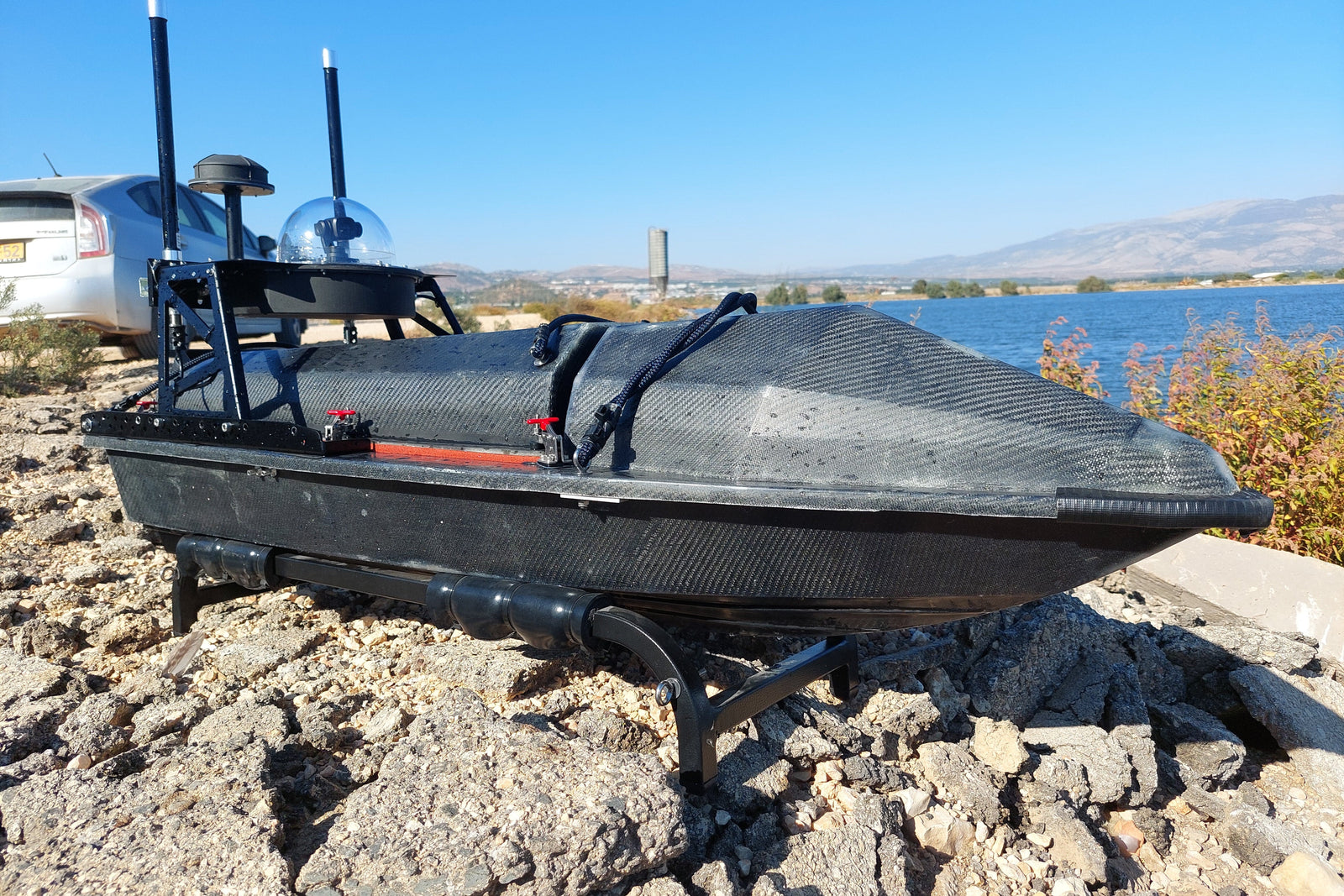 mono-hull USV, compact unmanned surface vessel, shallow-water USV, jet-powered USV, autonomous marine platform.
Contego - viper 160 docking - usv for marine robotics