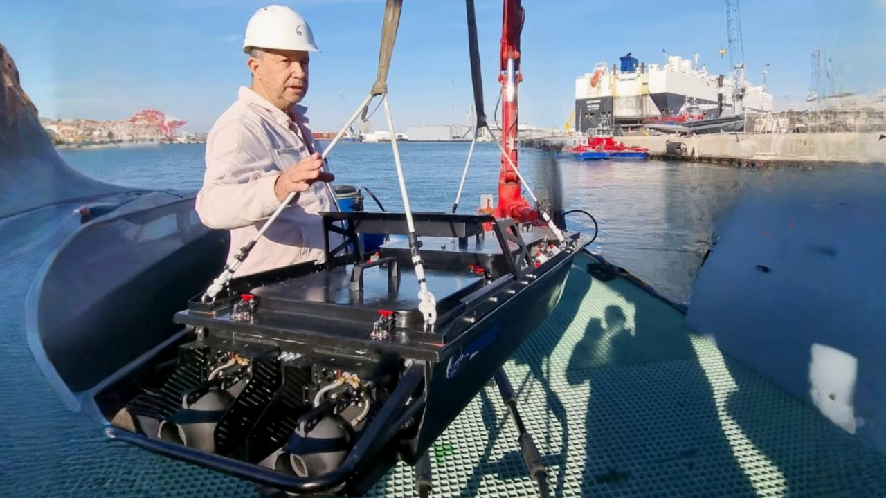 mono-hull USV, compact unmanned surface vessel, shallow-water USV, jet-powered USV, autonomous marine platform. Contego - viper 270 four point lift crane - usv for marine robotics